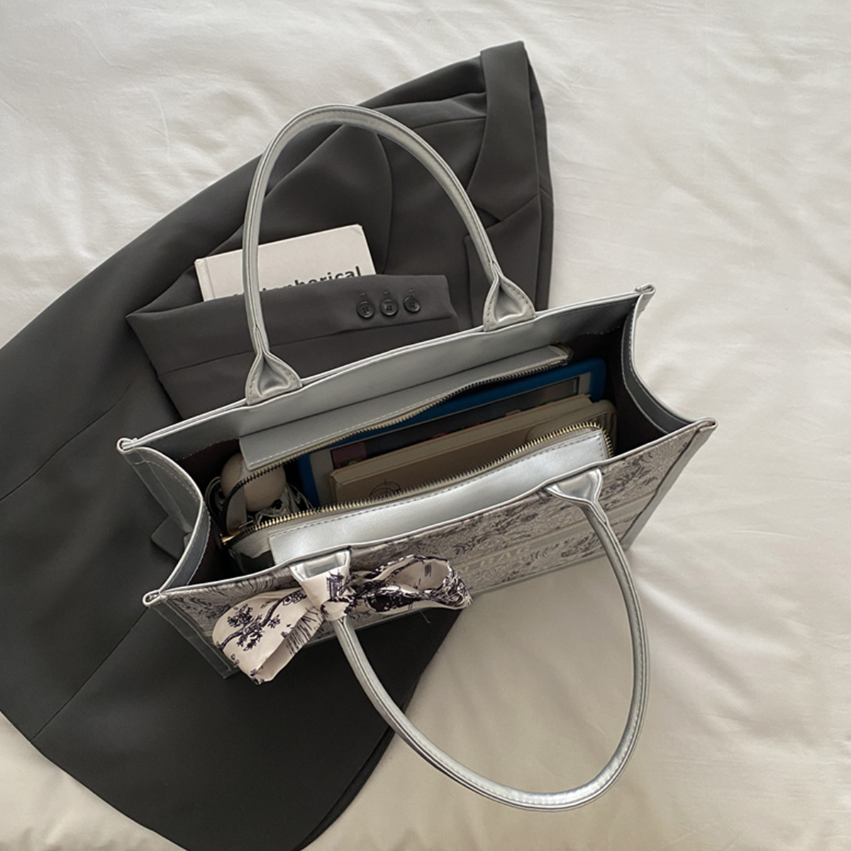 高級感あふれるエレガントな女性用トートバッグ、刺繍ブーケ柄P - Luxury Bags Shopping のレビューと価格