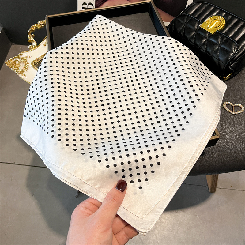 女性のための豪華なシルクのスカーフ,春と夏のための花の装飾が - Luxury Bags In China のレビューと価格