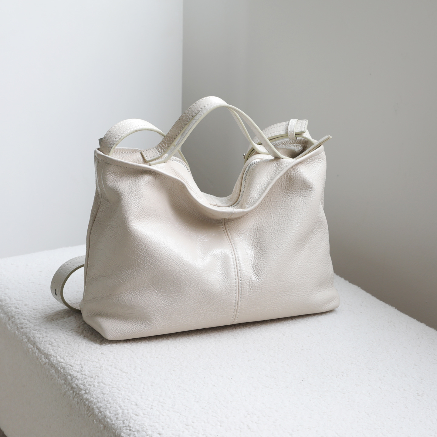 高級婦人用ショルダーバッグ ソフトレザー 大容量 スクエア型 - Luxury Bags Shopping のレビューと価格