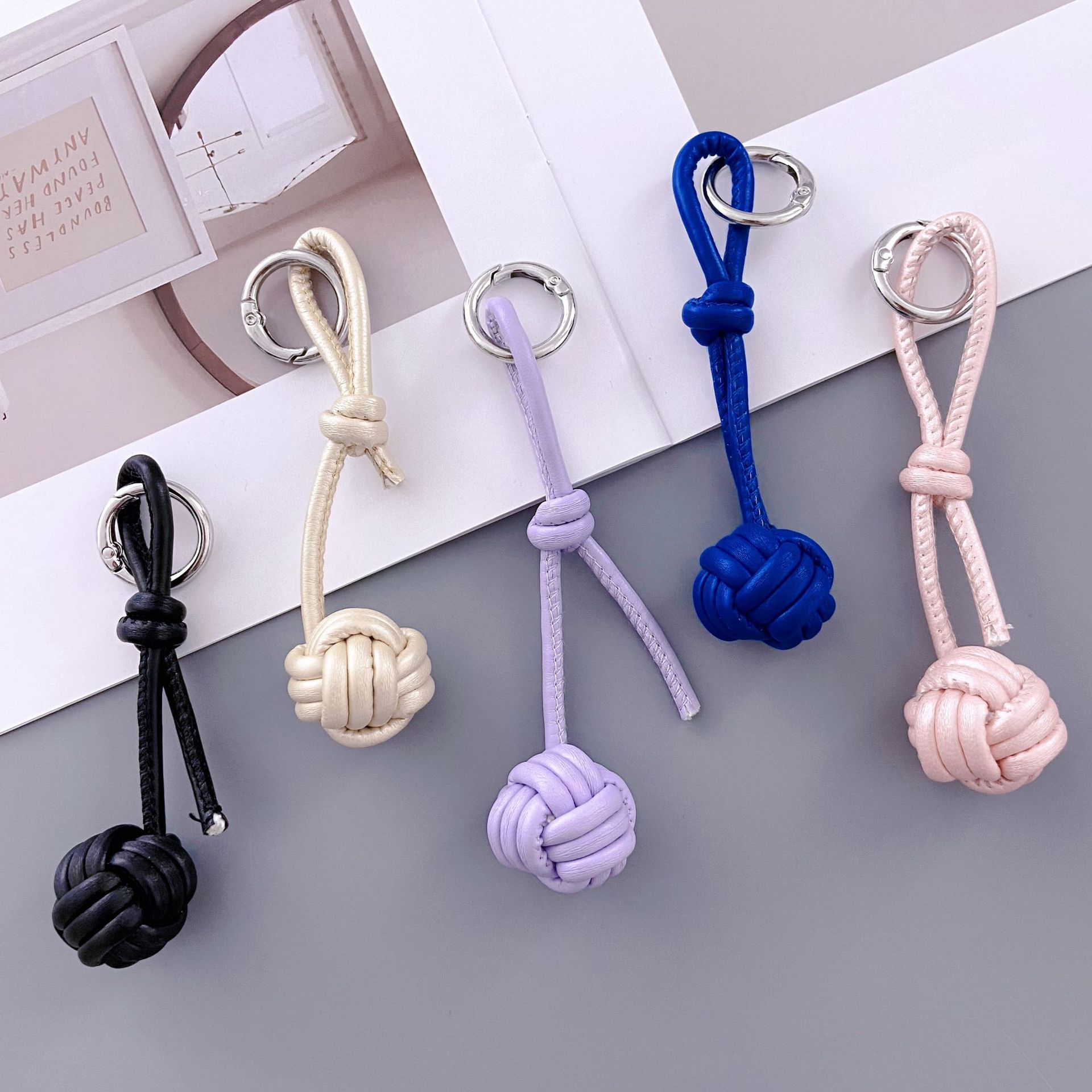 バッグペンダント日本原宿革手作り織りボール多用途バッグアクセ - Luxury Japanese Bags Brands のレビューと価格