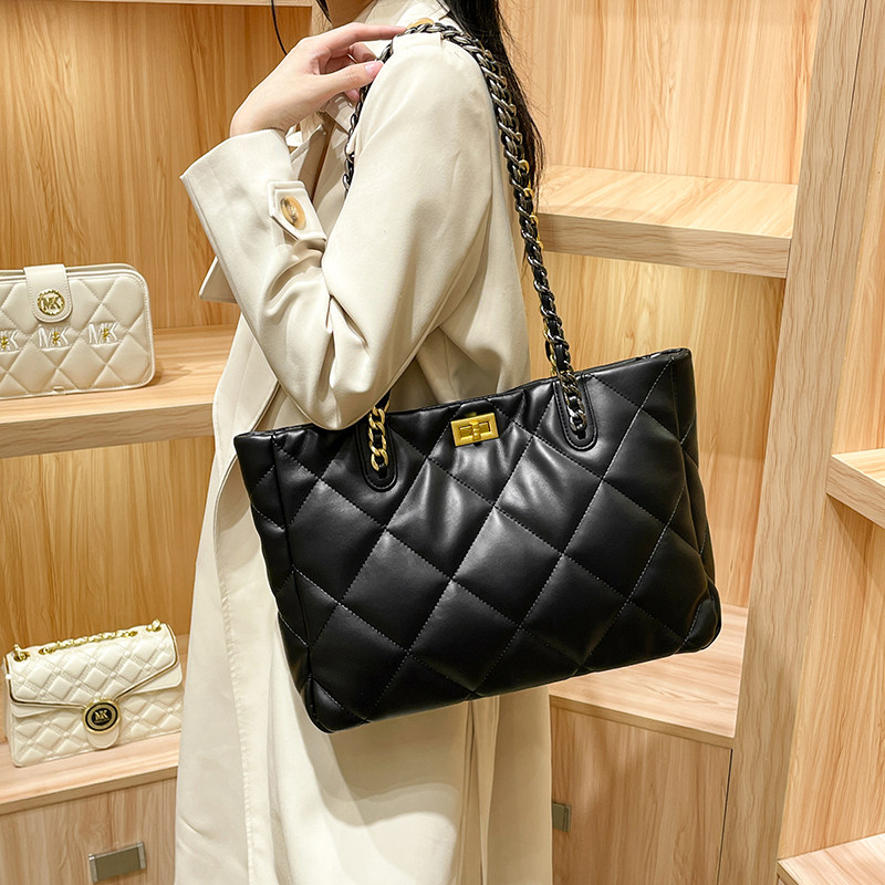 2026年ニューホンコンキルティングトートバッグ、本革チェー - Luxury Bags Hong Kong のレビューと価格