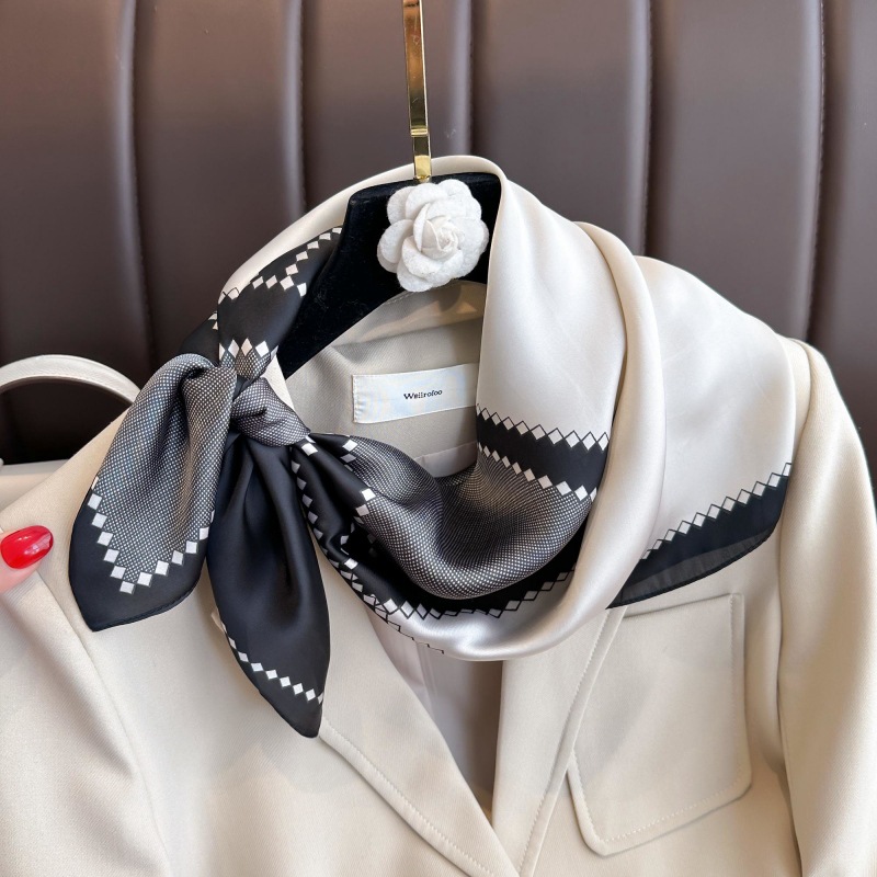 新しい高級馬柄シルクスクエアスカーフレディースソフトサテンヘ - Luxury Bags In China のレビューと価格